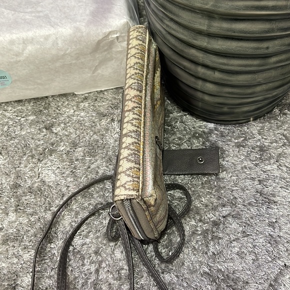 PP.) Sakroots Crossbody Long Wallet - Picture 10 of 13